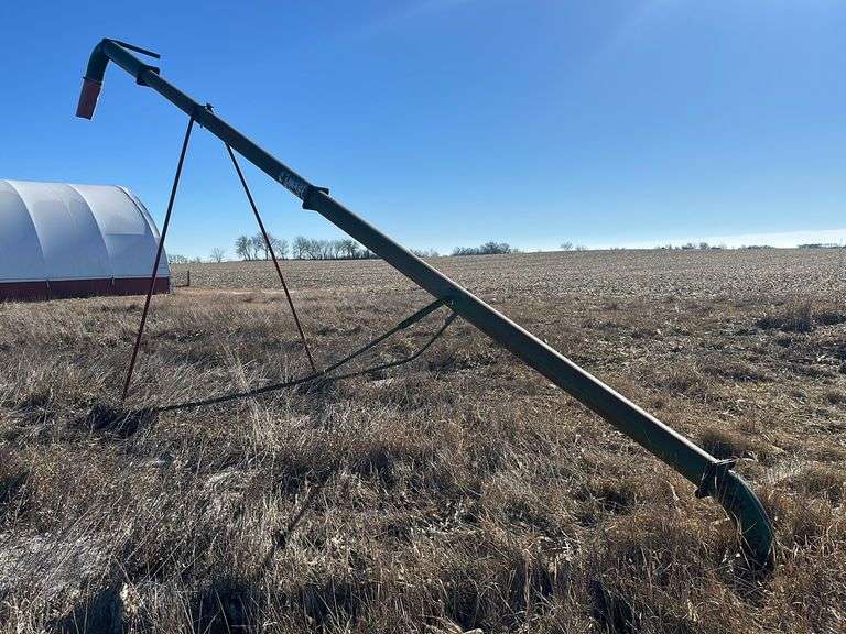 Balzer liquid manure load pipe on transport