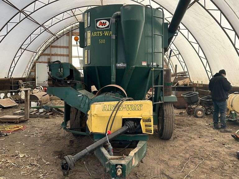 Arts-Way 500 Mixer Mill, 1000PTO, Weigh-Tronix 715 Scale, hydraulic drive load auger, extra screens,
