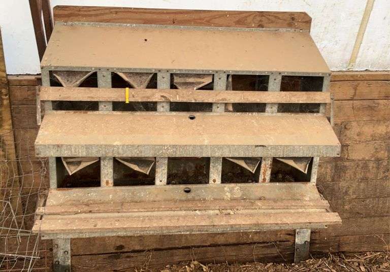 Chicken nesting box-(buyer responsible for removal)