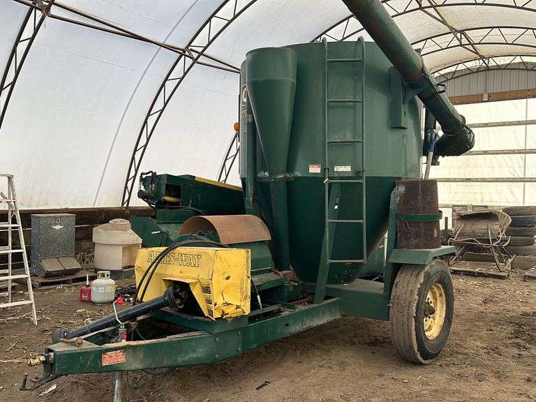 Arts-Way 500 Mixer Mill, 1000PTO, Weigh-Tronix 715 Scale, hydraulic drive load auger, extra screens,