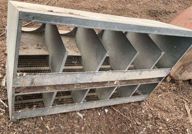 Chicken nesting box