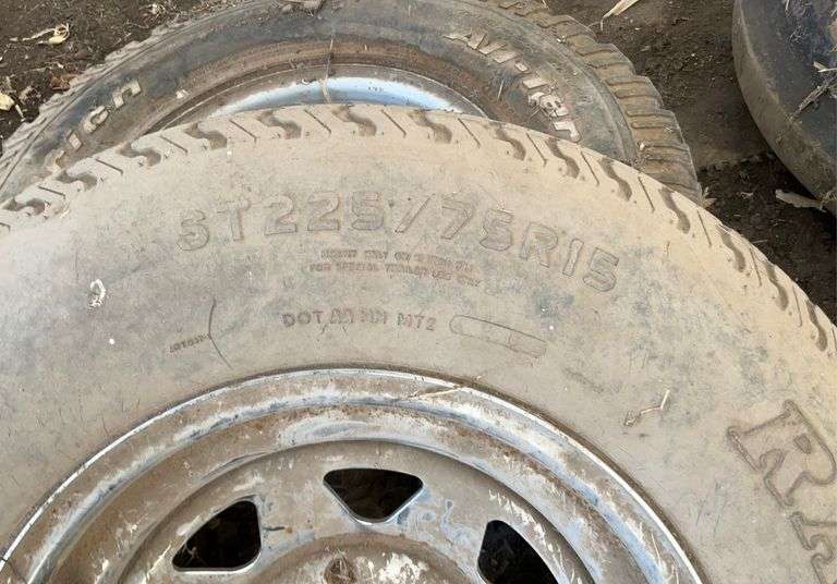225/75/15 tire with six bolt rim, 265/75/16 tire with eight bolt rim