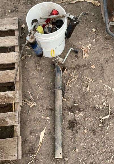 Grease guns, trailer, jack, penetrating oil, Grease, shop supplies