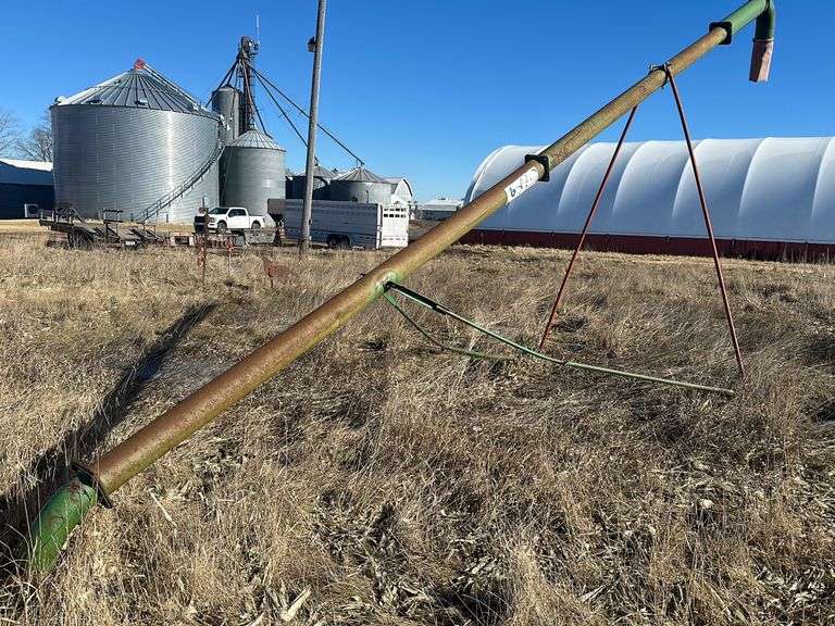 Balzer liquid manure load pipe on transport