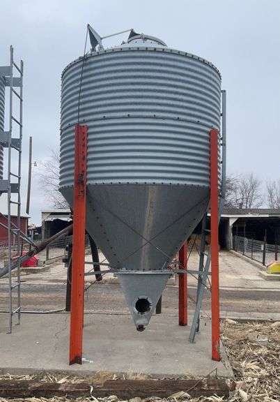 Bulk bin; 2 rings- ring measures approximately 27” by 5 3/4’