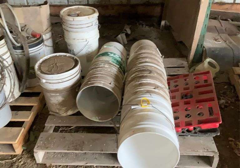 Pallet containing plastic buckets