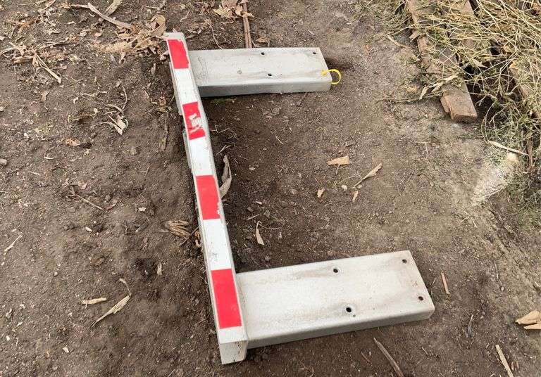 Aluminum semi trailer bumper-has damage