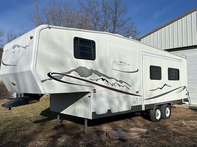 2004 Durango 5th Wheel Travel Trailer, Tandem Axle, Roof Air Conditioner, Awning, 1 Manual Slide out