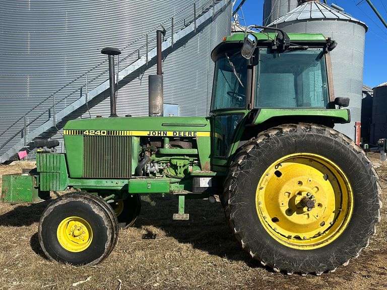 1978 John Deere 4240 Tractor, Power Shift, 6984 Hours, 18.4x42 Band Duals, 3pt, Quick Hitch, 540/100