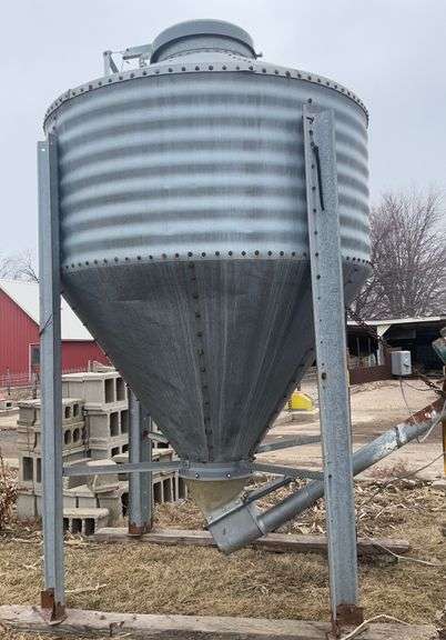 Single ring portable bulk bin with auger-ring measures approximately 34” by 5 1/2’