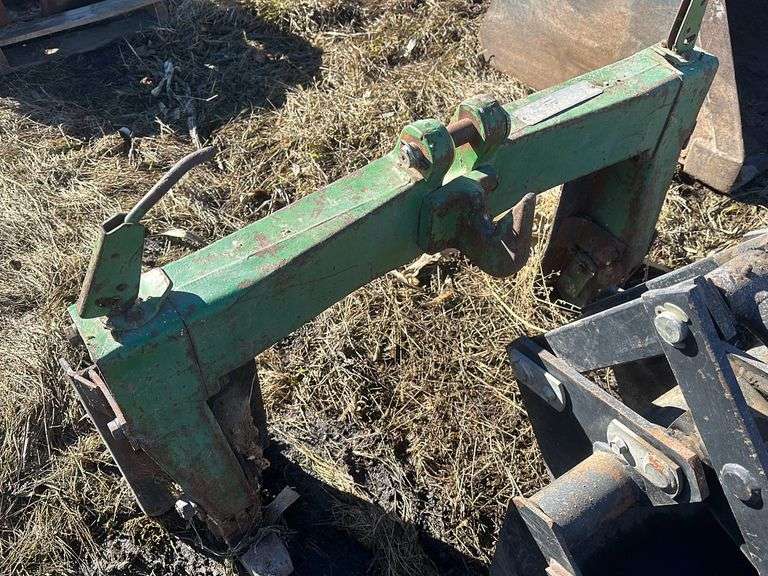 John Deere 3pt quick hitch with welded universal skid loader plate