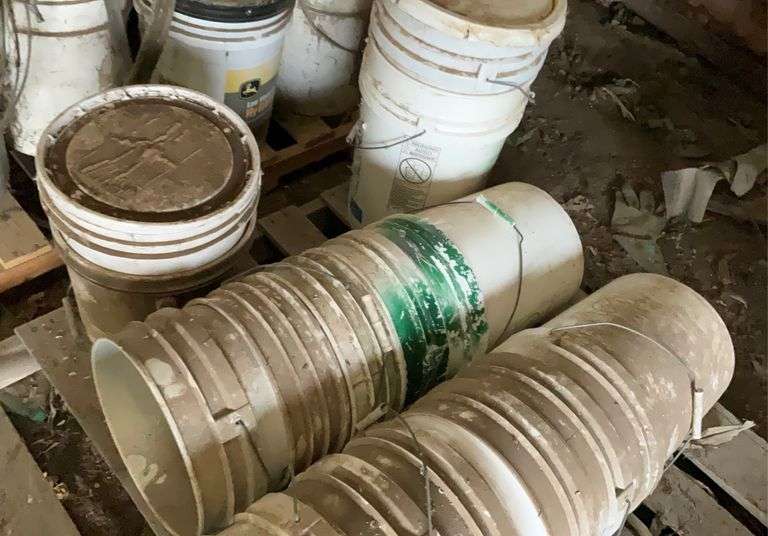 Pallet containing plastic buckets