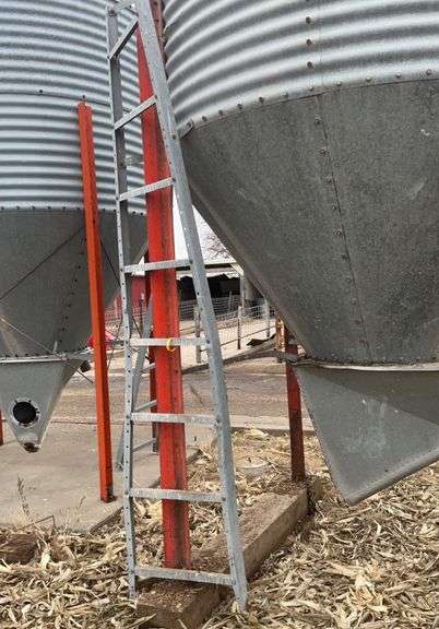 Single ring portable bulk bin with auger-ring measures approximately 28” by 5 3/4’