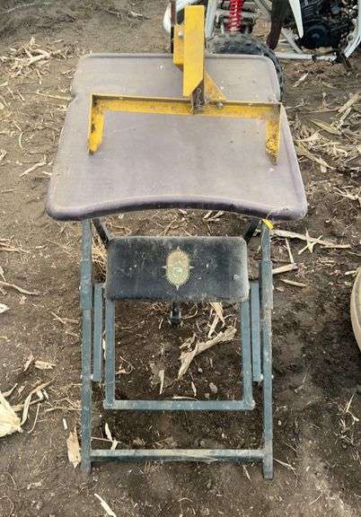 Shooting stand, clay pigeon thrower