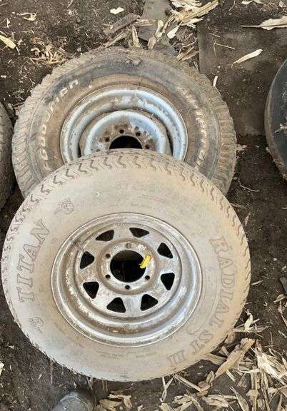 225/75/15 tire with six bolt rim, 265/75/16 tire with eight bolt rim