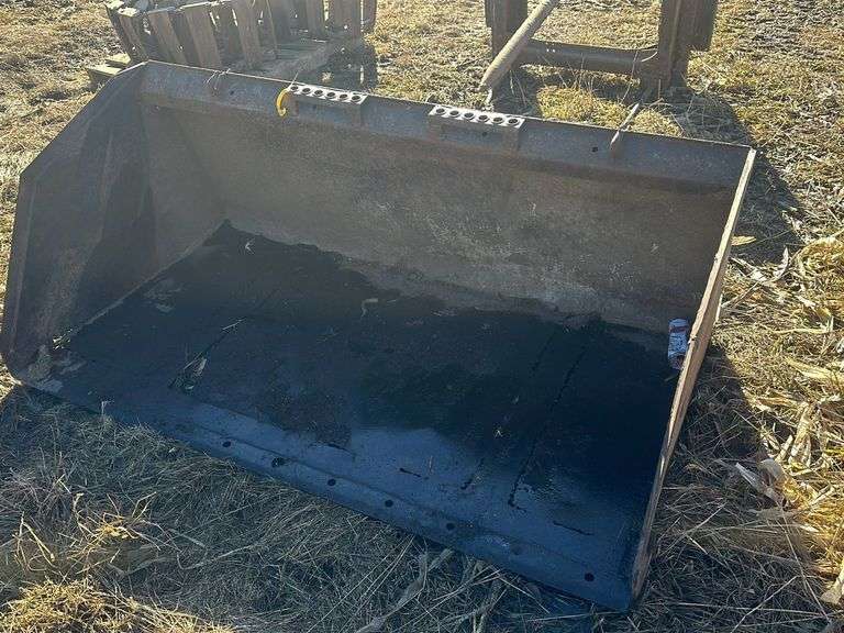 66" high sided skid loader bucket, universal plate