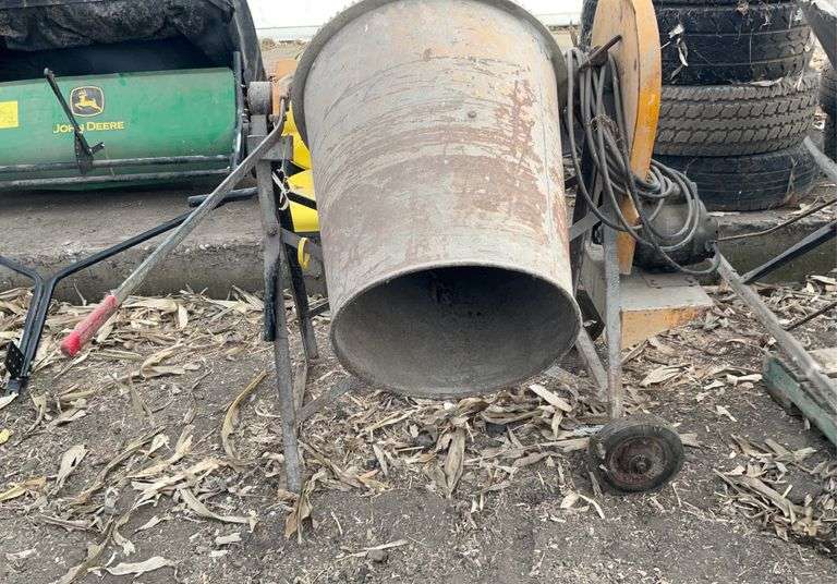 Portable electric cement mixer