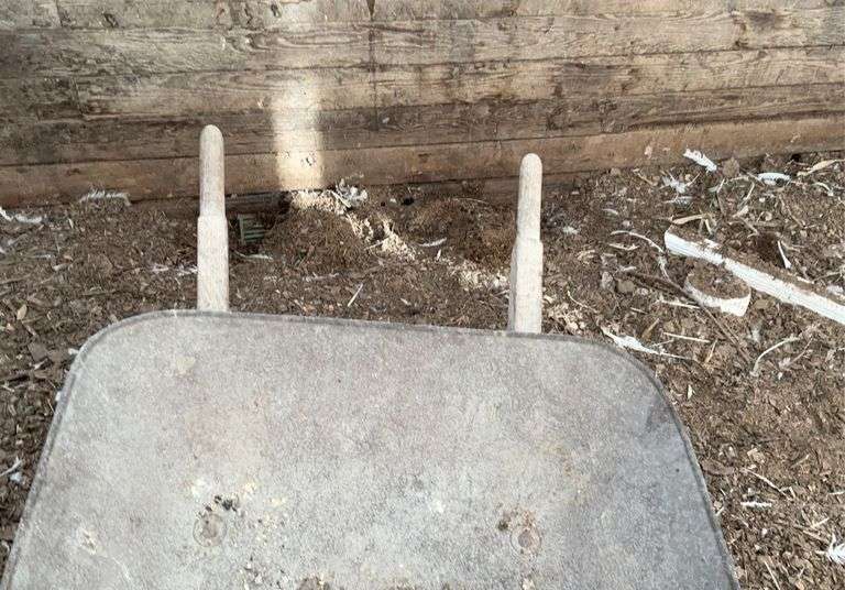 Wheel barrel