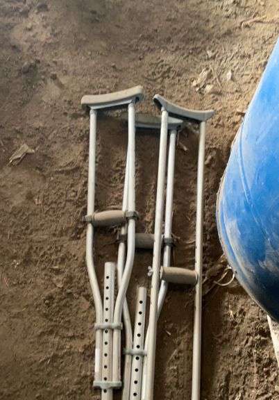 (3) aluminum crutches