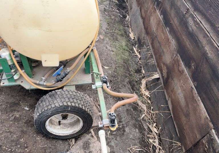 Towable 30 gallon sprayer with Bloom, 12 V pump(condition unknown)