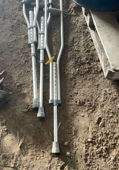 (3) aluminum crutches