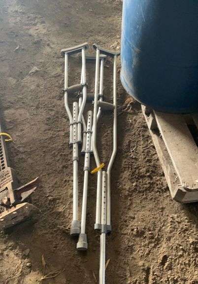 (3) aluminum crutches
