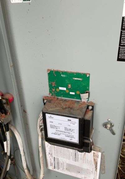 85 KVW Stationary Generator, 300 Hours, Ford 460 V8 Gas Power LP Gas, Bought New, Excellent Conditio