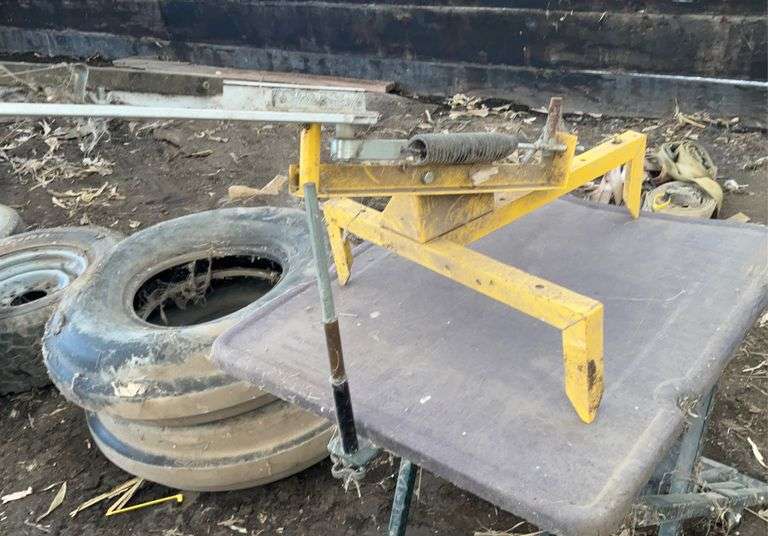 Shooting stand, clay pigeon thrower