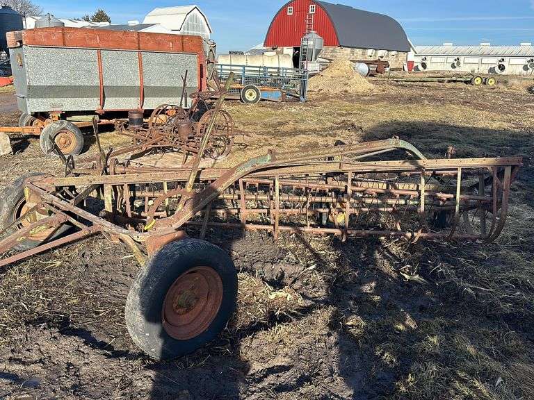 John Deere Side Deleivery Rake, manual lift