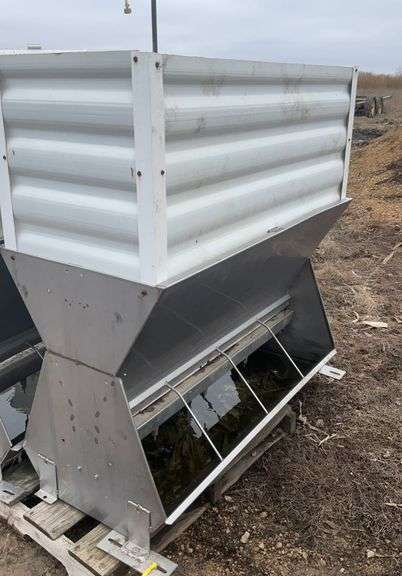 Stainless steel pig feeder/waterer with extension