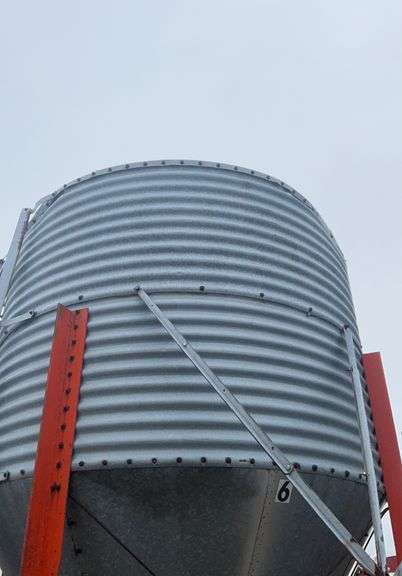 Bulk bin; 2 rings- ring measures approximately 27” by 5 3/4’