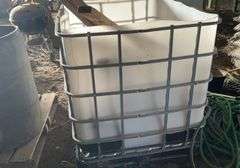 Cage tote containing wooden blocks