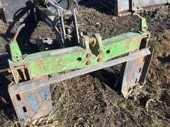 John Deere 3pt quick hitch with welded universal skid loader plate