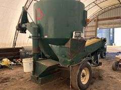 Arts-Way 500 Mixer Mill, 1000PTO, Weigh-Tronix 715 Scale, hydraulic drive load auger, extra screens,