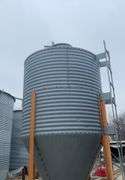 Bulk Bin with unloading auger, 2 rings- ring measures 32” by 5 1/4’