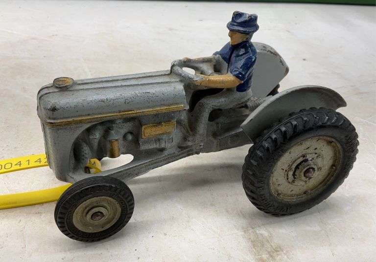 Arcade cast iron Ford Tractor with driver, casting looks good 6.5