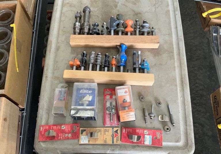 Large assortment of router bits - Hamilton-Maring Auction Group