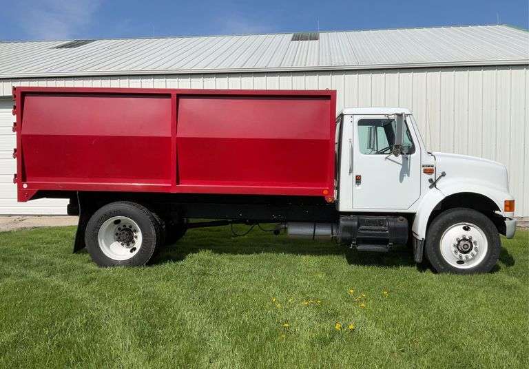 1990 International 4900 Single Axle Grain Truck, 466 Diesel, 7
