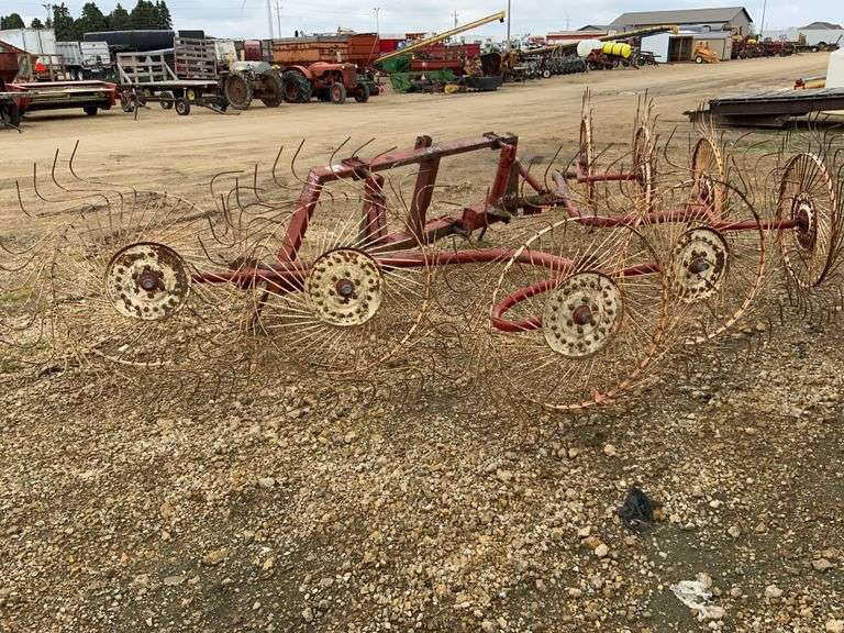 H&S 4 Wheel V Rake, 3pt - Hamilton-Maring Auction Group