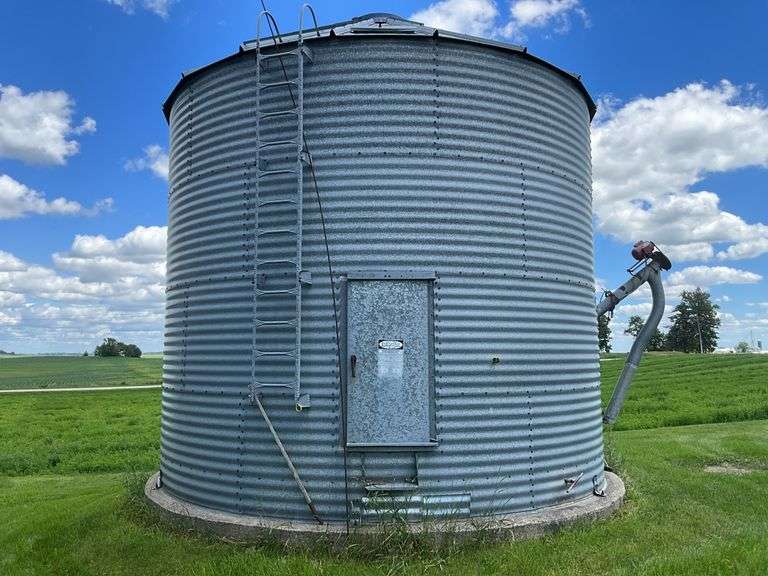 Butler 3500 Bushel Grain Bin, 15'x18', unload auge - Hamilton-Maring ...