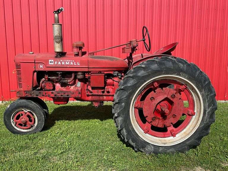 Farmall H Tractor, Narrow Front, Fenders, Wheel We - Hamilton-Maring ...