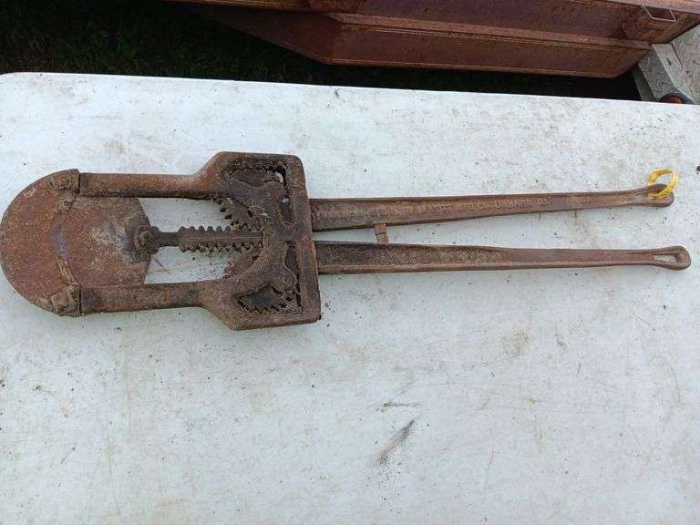 Vintage Leavitt Mfg. CO. Dehorner Cutter