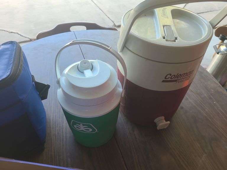 Thermos, Lunch cooler, light bulbs