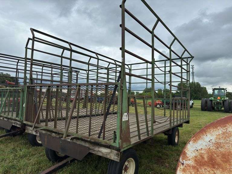 Notch 9'x16' Steel Bale Throw Racks On Minnesota R - Hamilton-Maring ...