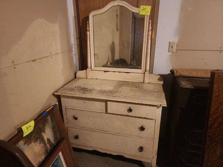 Vintage 4 Drawer Dresser With Mirror -BUYER RESPON