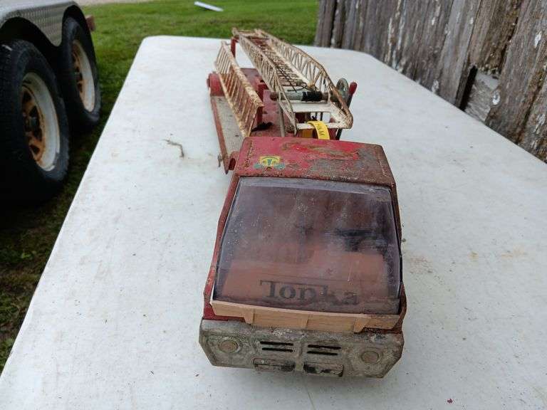 Vintage Tonka aerial ladder fire truck