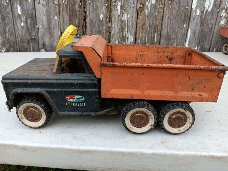 Vintage metal Structo Hydraulic dump truck