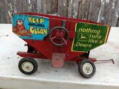 New Holland combine , International grain wagon fr