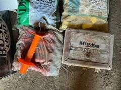 Fencing insulators, rope, gate handles, Meter-Man 