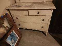 Vintage 4 Drawer Dresser With Mirror -BUYER RESPON